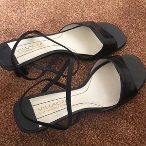 Pre owned Claiborne women sandals, great conditions